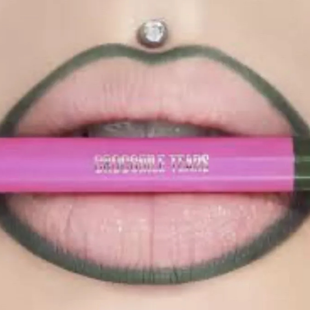 * Jeffree Star Crocodile Tears lip liner